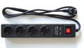 Regleta de 4 Tomas y 2 Puertos USB de color negro. Cable de 1.5 Metros 3x1,5mm H05VV-F